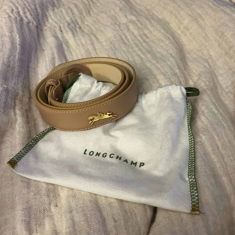 Tan longchamp belt, never worn, comes in bag